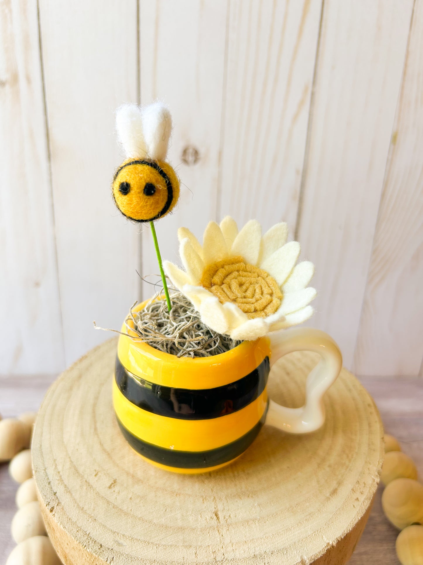 Mini Bee and Daisy Cup