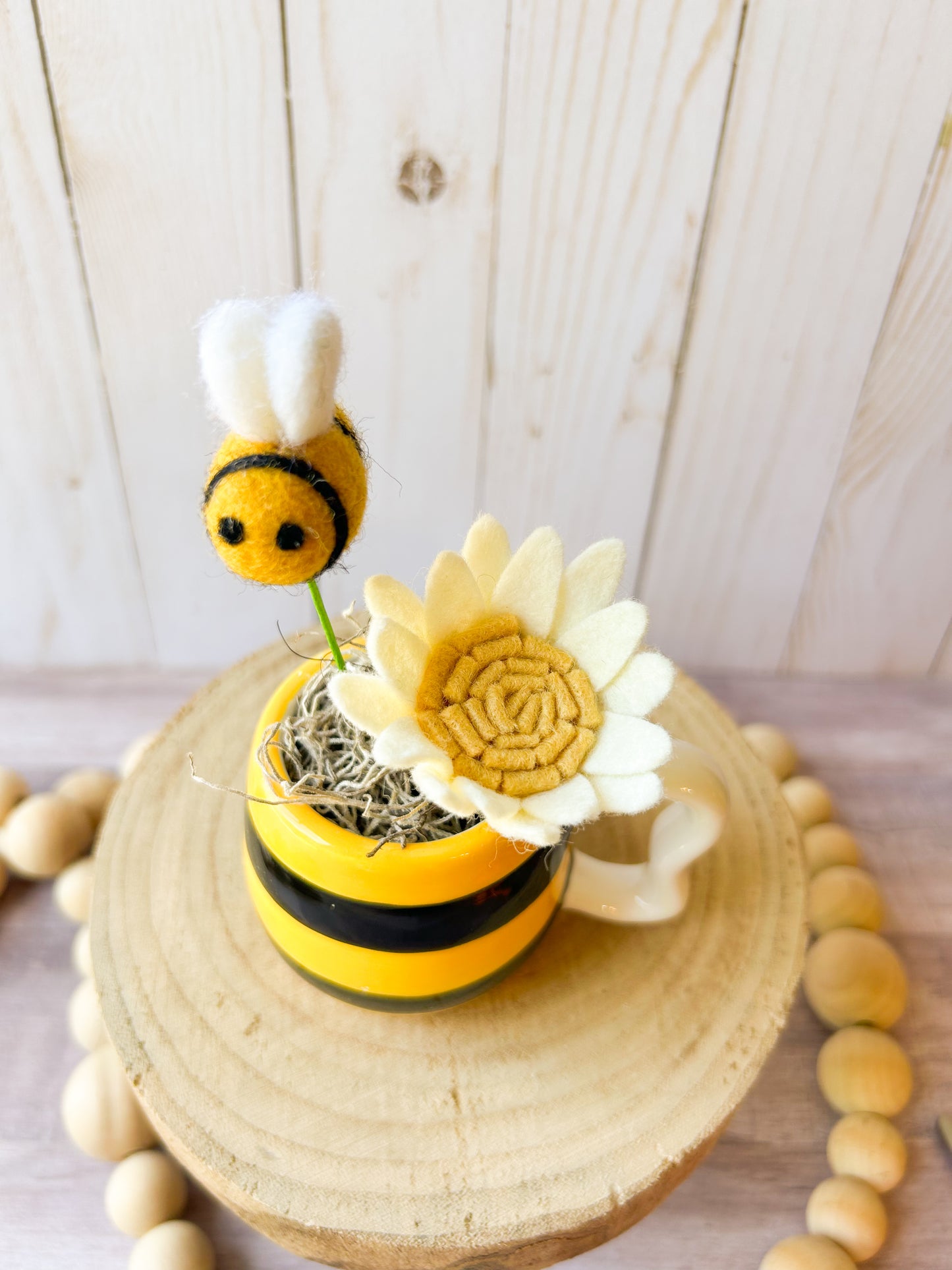 Mini Bee and Daisy Cup
